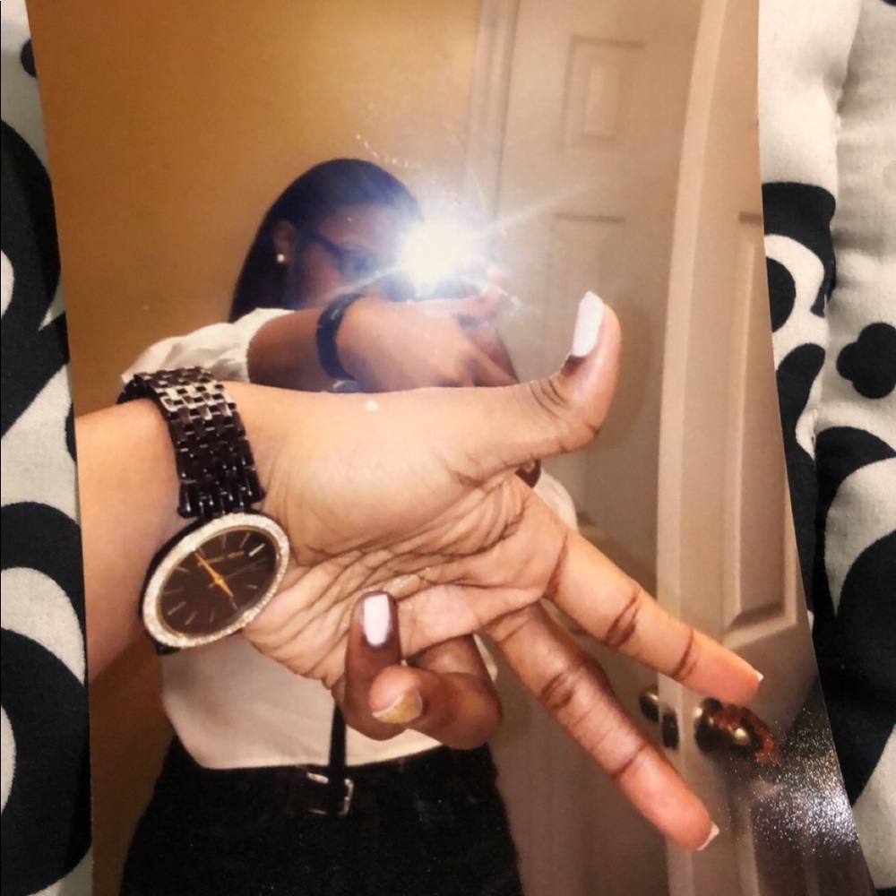 Meet your Posher, Alayia